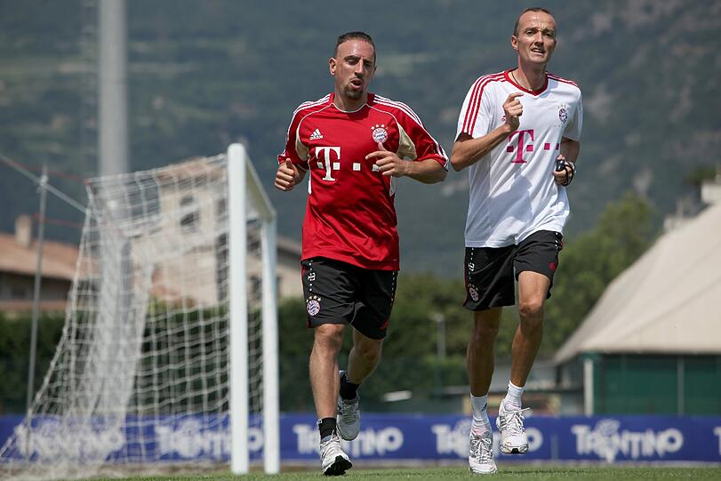 Ribéry ist wieder dabei, Lahm und Heynckes schreiben Autogramme, Neuer hechtet nach dem Ball: Bilder aus dem Trainingslager der Bayern am Gardasee