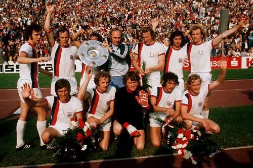 Mit dem FC Bayern wurde "Katsche" sechs Mal Deutscher Meister, holte drei Mal den DFB-Pokal sowie drei Mal in Folge den Europapokal der Landesmeister. Darüber hinaus gewann er jeweils ein Mal den Weltpokal und den Europapokal der Pokalsieger. Schwarzenbeck gehört mit seinen EM- und WM-Titeln (1972 und 1974) bis heut zu den erfolgreichsten deutschen Fußballern aller Zeiten.
