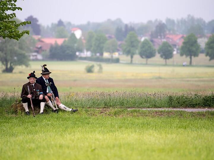 Gebirgsschützen nehmen am Patronatstag der bayerischen Gebirgsschützen teil. Foto: Sven Hoppe/Archivbild