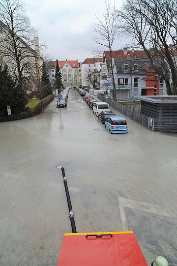 Hauptleitung gebrochen: In Pasing stand das Wasser teilweise 30 Zentimeter hoch