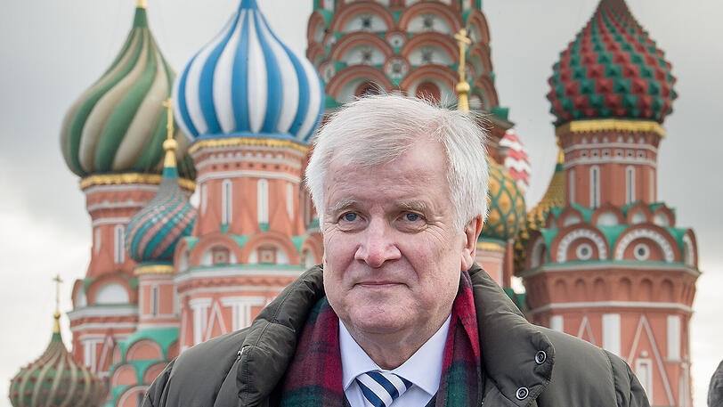 Horst Seehofer auf dem Roten Platz vor der St.-Basilius-Kirche.
