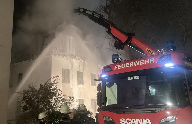 Die Feuerwehr München war in Summe mit über 60 Fahrzeugen und 200 Einsatzkräften vor Ort.