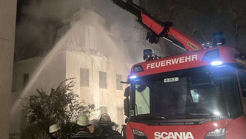 Die Feuerwehr München war in Summe mit über 60 Fahrzeugen und 200 Einsatzkräften vor Ort. Die Feuerwehr München war in Summe mit über 60 Fahrzeugen und 200 Einsatzkräften vor Ort.