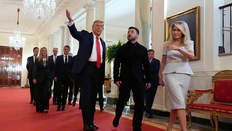 Trump sagt, er fand es "besser", wenn sich Selenskyj und Putin zunächst ohne ihn treffen.