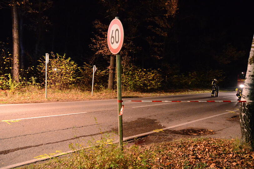 Verheerender Unfall mit Fahrerflucht in Waldkraiburg - die Bilder von der Unglücksstelle.
