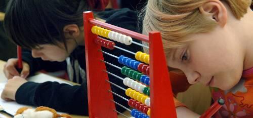 Bundesweit sind etwa sieben Prozent der Kinder von einer Rechenschwäche betroffen.
