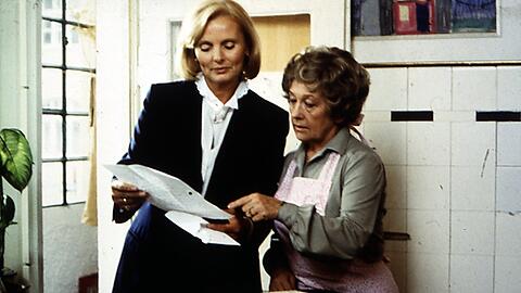 Erni Singerl in ihrer Paraderolle als Haushälterin Irmgard im Monaco Franze.