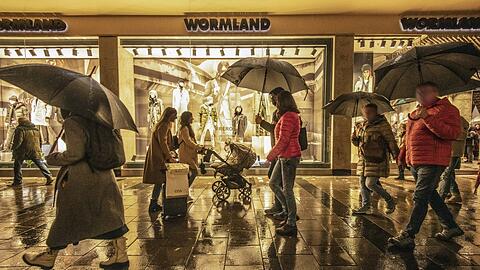 "Alle zwölf Filialen bleiben wie gewohnt geöffnet", teilt die Wormland GmbH mit. Auch die am Marienplatz in München.