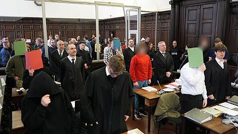 In Hamburg l&auml;uft der Prozess gegen mutma&szlig;liche Mitglieder der rechtsextremistischen Terrorgruppe "Letzte Verteidigungswelle". (Archivbild)