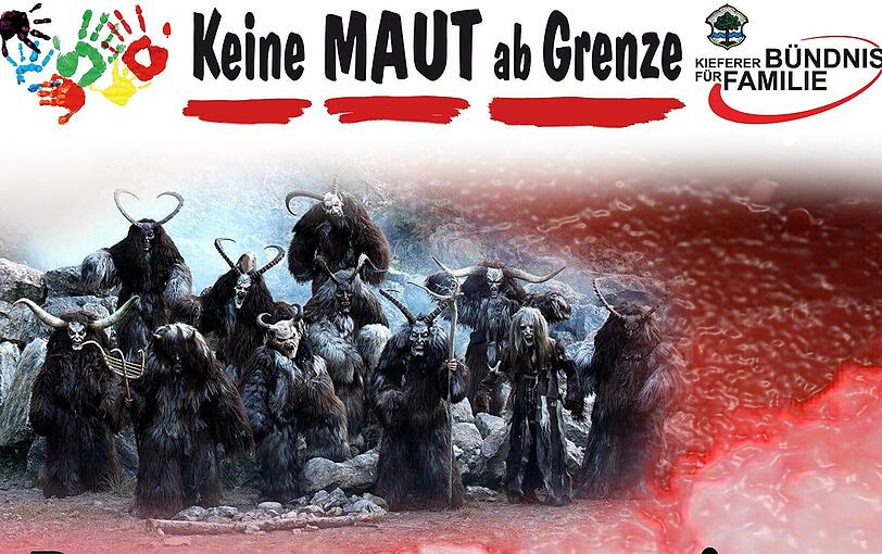 Die Perchten-Gruppe von Kiefersfelden, die &bdquo;Kieferer Droadpass&ldquo;. Mit ihren traditionellen Kostümen kämpft die Gruppe gemeinsam mit der Bürgerinitiative gegen das drohende Verkehrschaos im Ort.