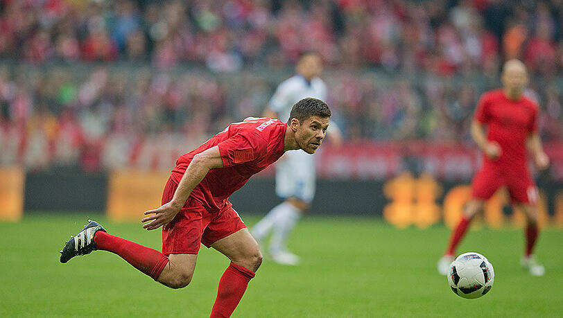 Ihn hatte Hoffenheim beim 1:1 gegen den FC Bayern als "Schwachstelle" ausgemacht: Den bald 35 Jahre alten Spanier Xabi Alonso. Ihn hatte Hoffenheim beim 1:1 gegen den FC Bayern als "Schwachstelle" ausgemacht: Den bald 35 Jahre alten Spanier Xabi Alonso.