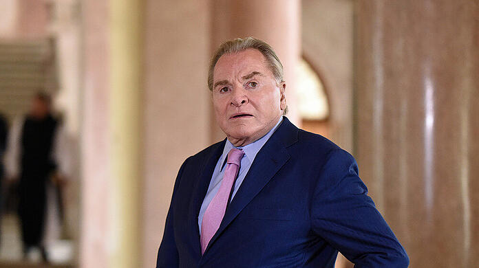 Schauspieler Fritz Wepper als Bürgermeister Wolfgang Wöller in der 19. Staffel "Um Himmels Willen"