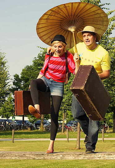 Die Münchner Schauspieler Sophie Hechler und Michael Dietrich lassen ihrer Spiellust und der Phantasie der Kinder freien Lauf.