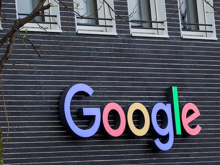 Google warnte vergangene Woche Nutzer von Huawei-Geräten, dass aus anderen Quellen geladene Versionen von Apps des Internet-Konzerns "nicht zuverlässig" funktionieren würden.