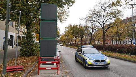Wie große Musikboxen sehen die neuen Filteranlagen aus.