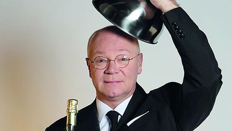 Martin Rassau als Butler.