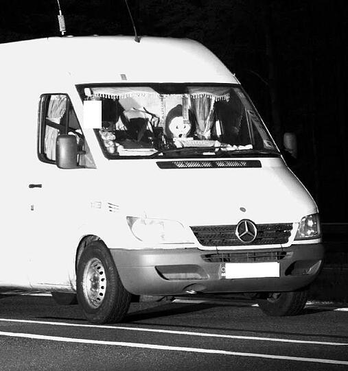 Geister-Erscheinung! Ein Gespenst ist der Polizei in die Radarfalle getappt. Wir schauen uns die Bilder aus Aschaffenburg mal genauer an...