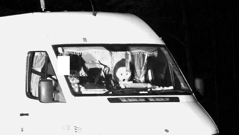 Geister-Erscheinung! Ein Gespenst ist der Polizei in die Radarfalle getappt. Wir schauen uns die Bilder aus Aschaffenburg mal genauer an... Geister-Erscheinung! Ein Gespenst ist der Polizei in die Radarfalle getappt. Wir schauen uns die Bilder aus Aschaffenburg mal genauer an...