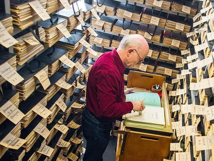Akten im im Archiv des DRK-Suchdienstes in München.