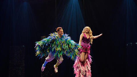 Tim Wilhelm als Papageno mit Stefanie Gröning als Papagena.
