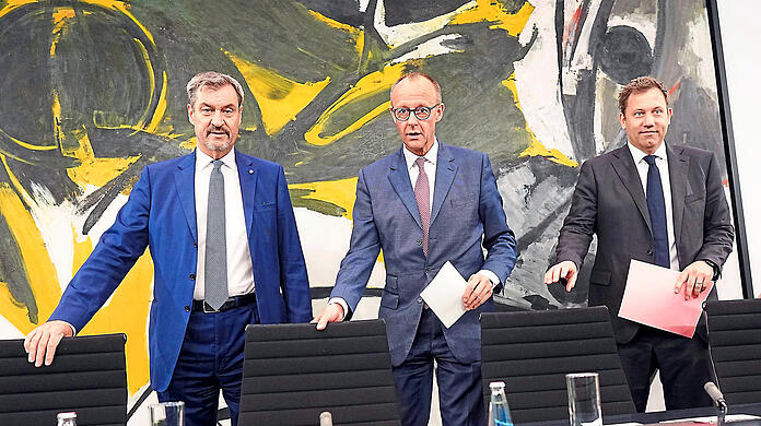 CSU-Chef Markus Söder (v.l.), Bundeskanzler Friedrich Merz (CDU) und Bundesfinanzminister Lars Klingbeil (SPD) nach der ersten Sitzung des Koalitionsausschusses.