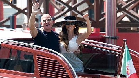 Jeff Bezos und Ehefrau Lauren Sánchez Bezos haben für ihre Flitterwochen Venedig hinter sich gelassen.