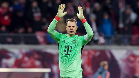 Jetzt schon eine Legende: Manuel Neuer zog durch sein 584. Pflichtspiel im Bayern-Trikot mit Klub-Ikone Franz Beckenbauer gleich.
