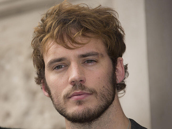 Für Sam Claflin gibt es nur eine Frau, mit der er sich einen Filmkuss wünscht