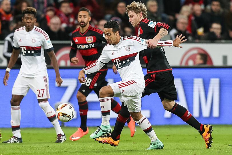 THIAGO NOTE 3: Zunächst überraschend erneut draußen, wie gegen Hoffenheim. Ersetzte nach 52 Minuten Vidal. Tat mehr für das Offensivspiel als der Chilene. Braucht mehr Minuten, um Rhythmus zu bekommen. Womöglich schont ihn sein Mentor Guardiola für die wirklich wichtigen Spiele.