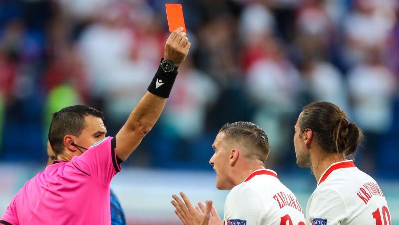 In der zweiten Halbzeit sah der Pole Grzegorz Krychowiak (r) die Gelb-Rote Karte. In der zweiten Halbzeit sah der Pole Grzegorz Krychowiak (r) die Gelb-Rote Karte.