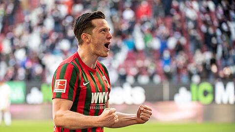 Augsburgs Michael Gregoritsch jubelt über seinen Treffer zum 1:0.