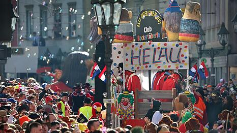 J&auml;hrlich zieht es tausende Zuschauer zu den Faschingsumz&uuml;gen nach Franken. (Archivbild)