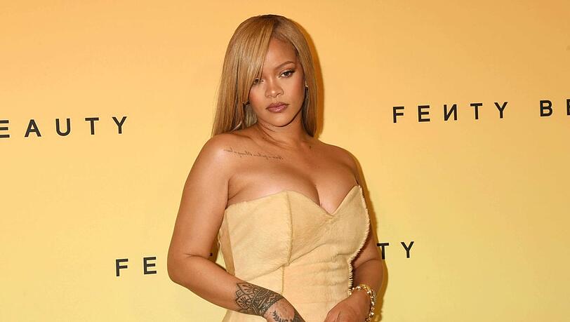 Rihanna hat ein neues Tattoo.