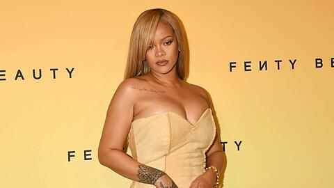 Rihanna hat ein neues Tattoo.