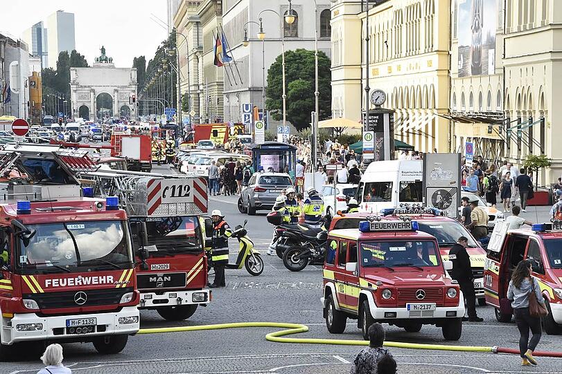 Feuer am U-Bahnhof Odeonsplatz. Die Bilder vom Feuerwehreinsatz am Dienstagabend.
