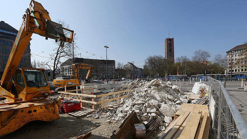 Die Baustelle am Wochenende. Die Baustelle am Wochenende.