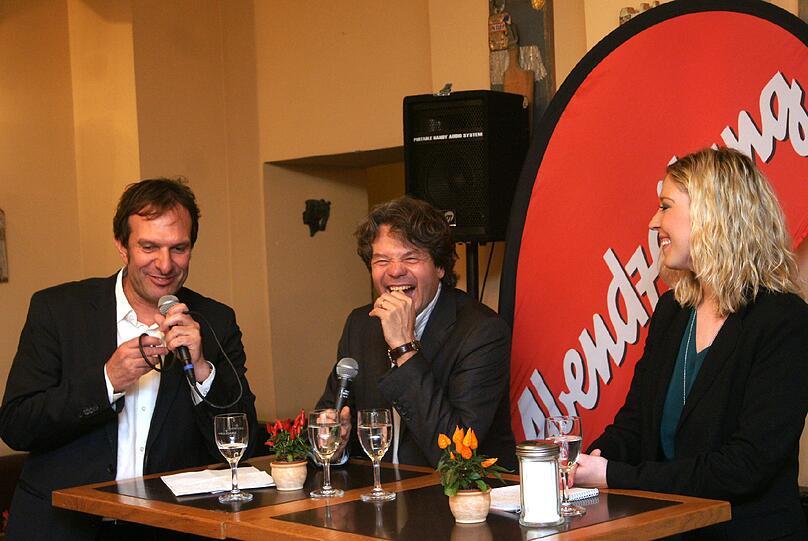 Er hat gerade die Wiesn hinter sich, trotzdem ist Michael Käfer (mit Arno Makowsky und Leute-Kolumnistin Kimberly Hoppe) gut gelaunt.