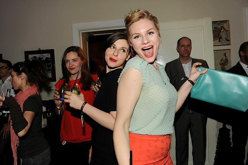 Rosalie Thomass (r) und Eva Bay.