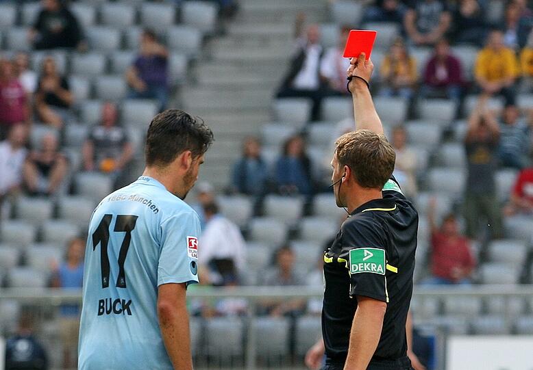Stefan Buck musste gegen Dresden mit Rot vom Feld