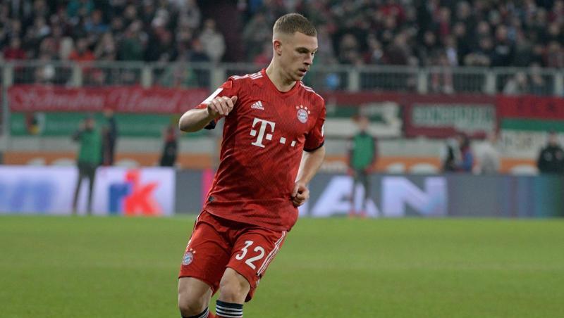 Joshua Kimmich spielt den Ball. Foto: Stefan Puchner/Archiv Joshua Kimmich spielt den Ball. Foto: Stefan Puchner/Archiv