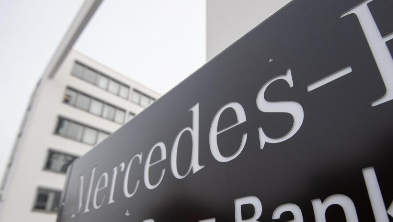 Das Logo der Mercedes-Benz Bank ist am Firmensitz der Bank zu sehen. Das Logo der Mercedes-Benz Bank ist am Firmensitz der Bank zu sehen.