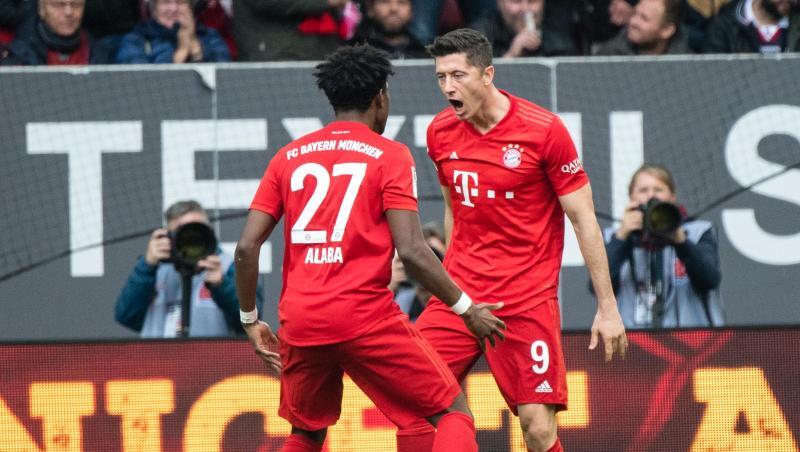David Alaba (l.) und Torschütze Robert Lewandowski vom FC Bayern München jubeln über den Treffer zum 1:1. Foto: Matthias Balk/dpa David Alaba (l.) und Torschütze Robert Lewandowski vom FC Bayern München jubeln über den Treffer zum 1:1. Foto: Matthias Balk/dpa