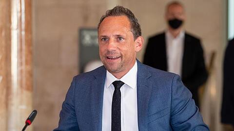 Thorsten Glauber (Freie Wähler), Umweltminister von Bayern, spricht.