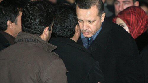 Recep Tayyip Erdogan am Unglücksort. Recep Tayyip Erdogan am Unglücksort.
