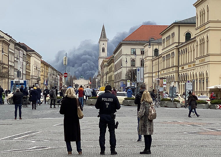 Sogar vom Odeonsplatz war die Rauchwolke zu sehen.