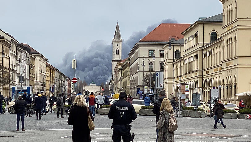 Sogar vom Odeonsplatz war die Rauchwolke zu sehen. Sogar vom Odeonsplatz war die Rauchwolke zu sehen.