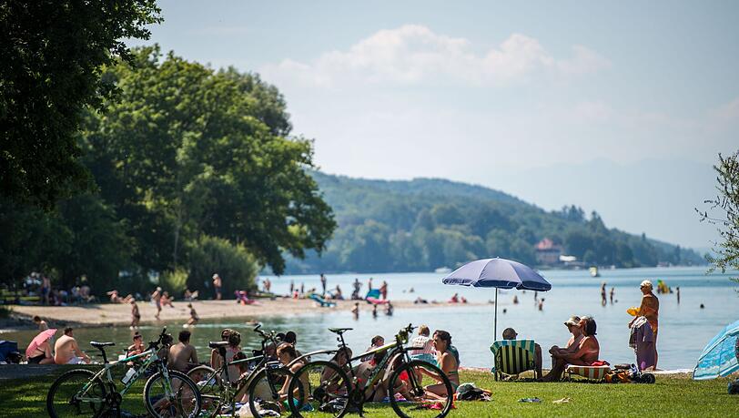 Bayerns Seen - hier der Starnberger See - sind beliebt bei Badegästen. Doch man sollte auch auf die dort lebenden Tiere Rücksicht nehmen, mahnt der Bund Naturschutz.