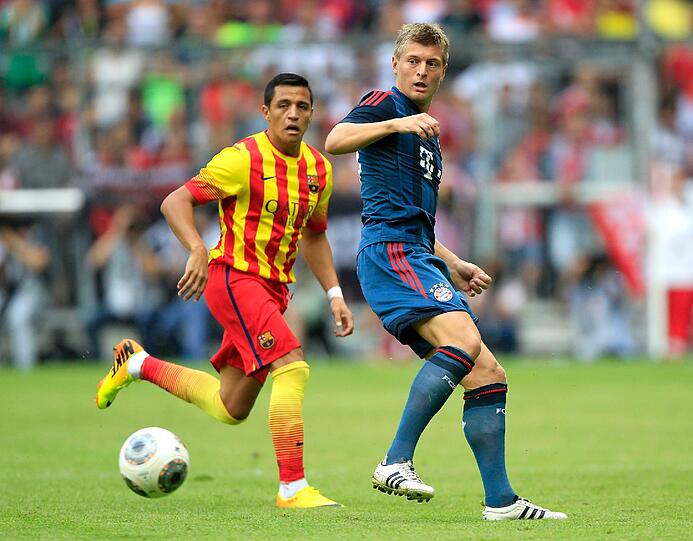 TONI KROOS NOTE 2
Diesmal der zentrale Mann vor der Abwehr, nicht Thiago, der die Rolle beim Telekom-Cup ausübte. Guter Passgeber.