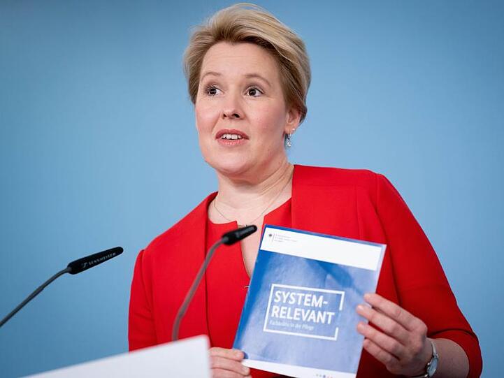 Franziska Giffey (SPD), Bundesministerin für Familie, Senioren, Frauen und Jugend, stellt Ergebnisse der Jugendbefragung "Aufwertung sozialer Berufe" vor.