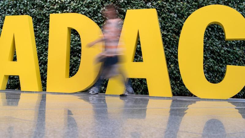Derzeit verfügen dem ADAC zufolge nur die Fahrzeughersteller über in einem Fahrzeug gesammelte Daten. Derzeit verfügen dem ADAC zufolge nur die Fahrzeughersteller über in einem Fahrzeug gesammelte Daten.
